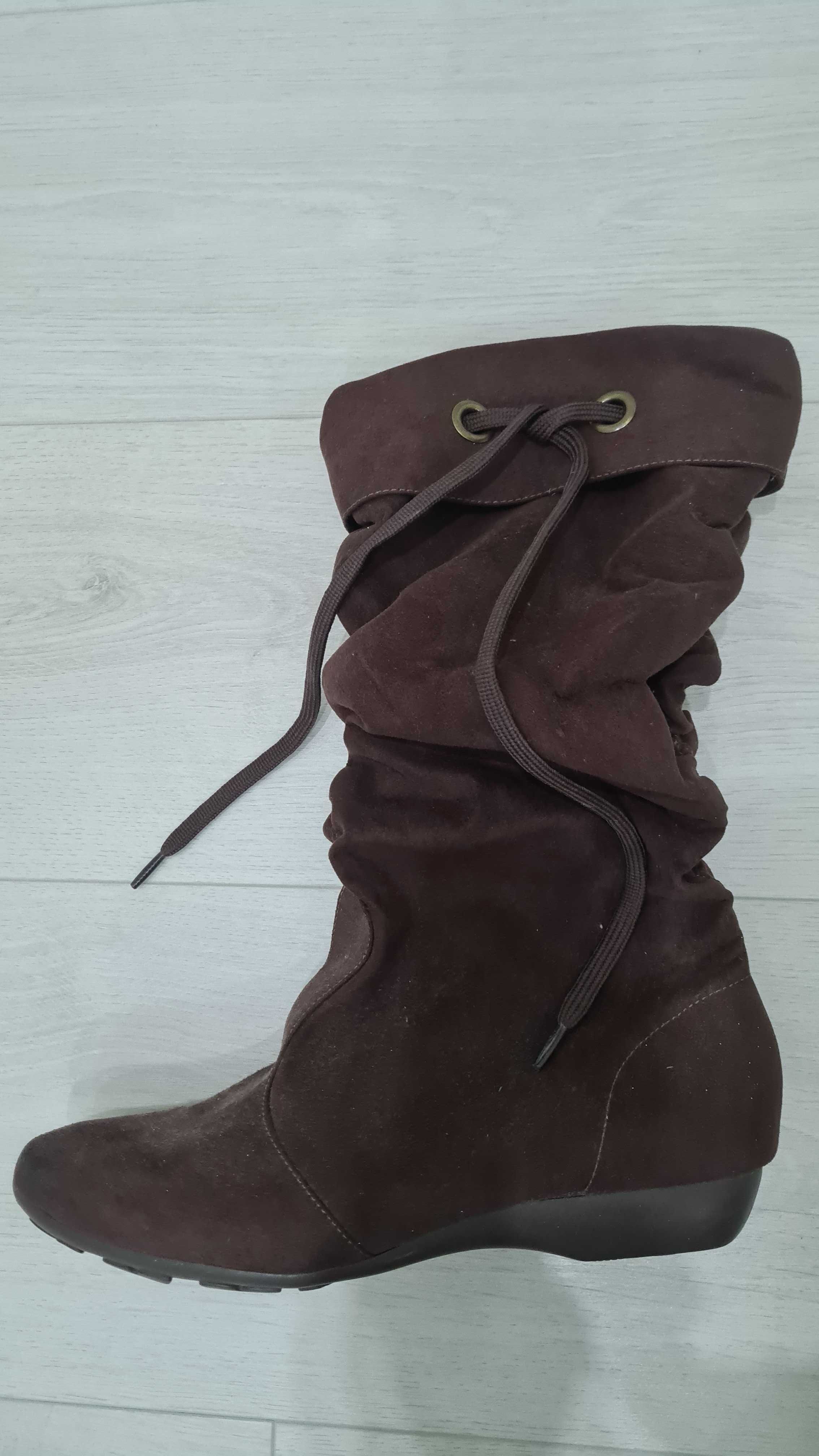 Linda Bota em Camurça (nova)(Tam 40) (50% off!)
