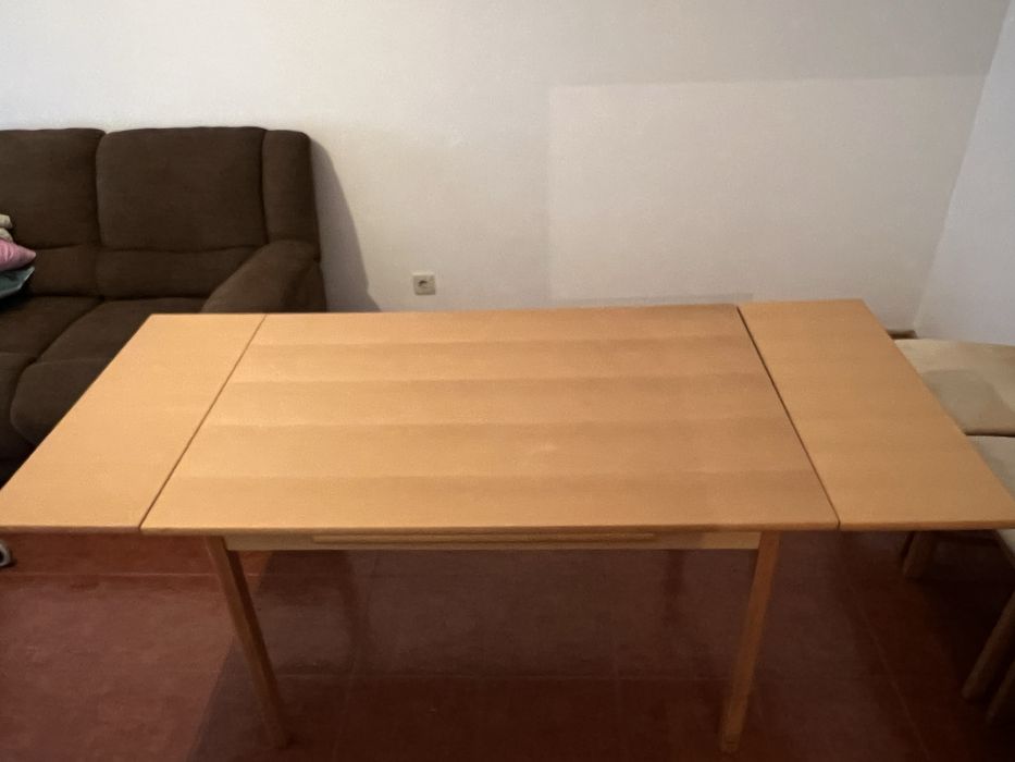 Mesa extensivel com 4 cadeiras