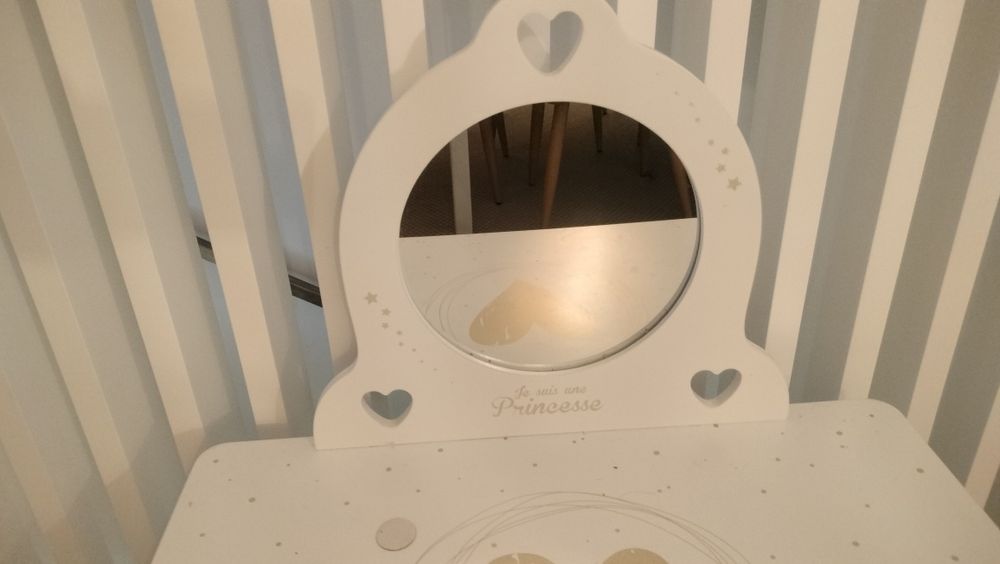 Toucador de criança (em madeira)