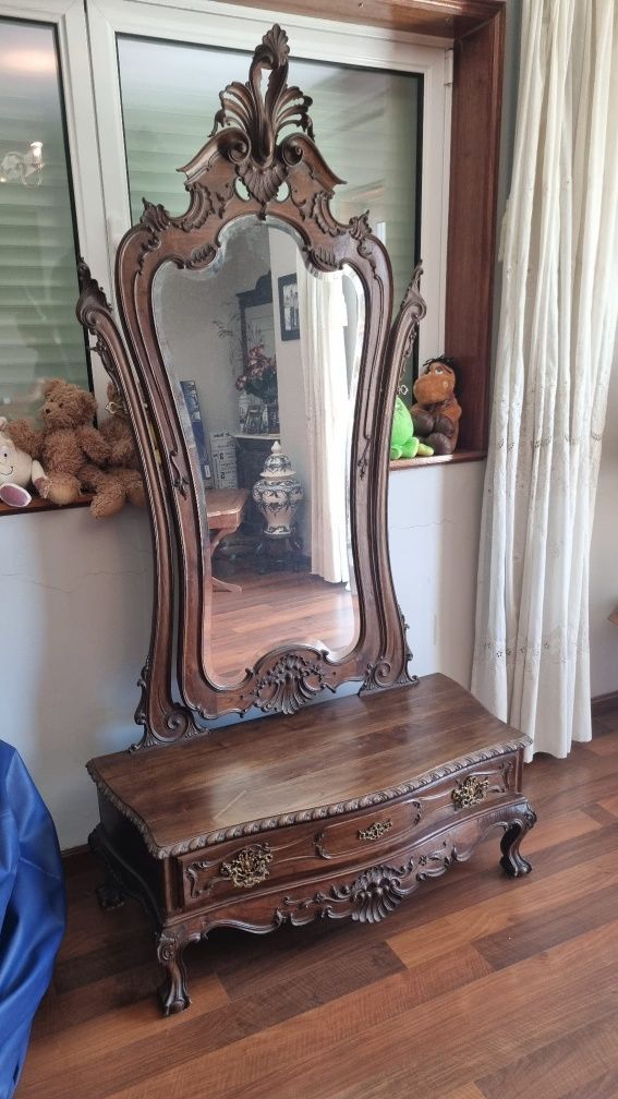 Movel com espelho de quarto