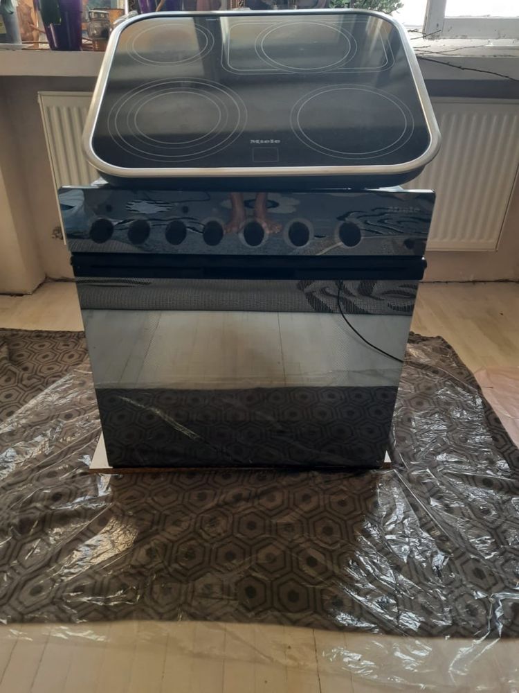 Електрична духовка і поверхня Miele