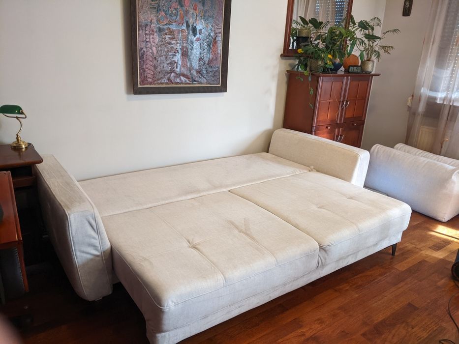 Kanapa z funkcją spania. Materiał plamoodporny.