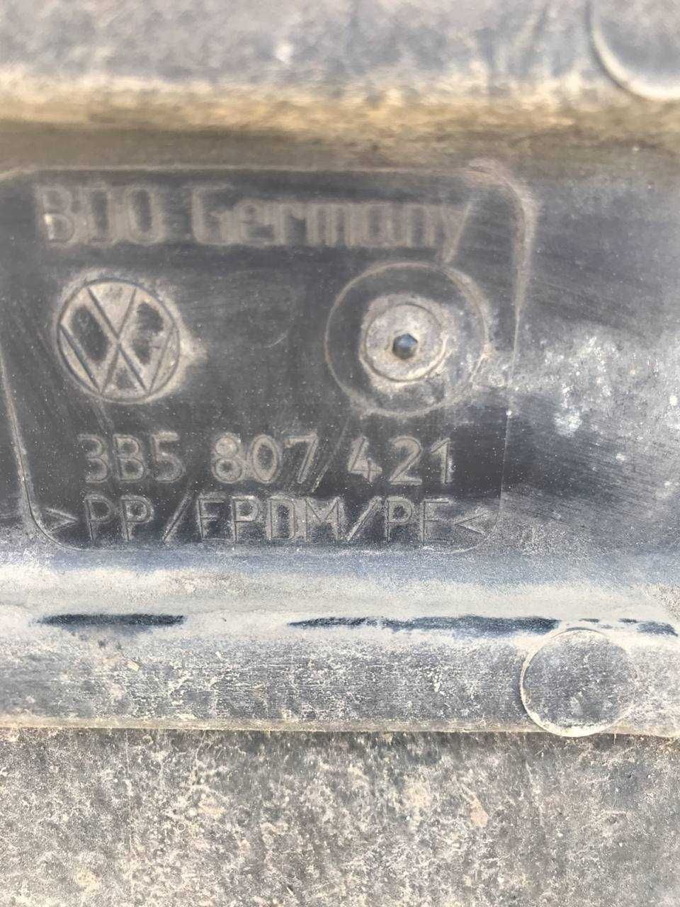 Бампер задній задний Volkswagen Passat B5 Фольксваген Пассат 3B5807421