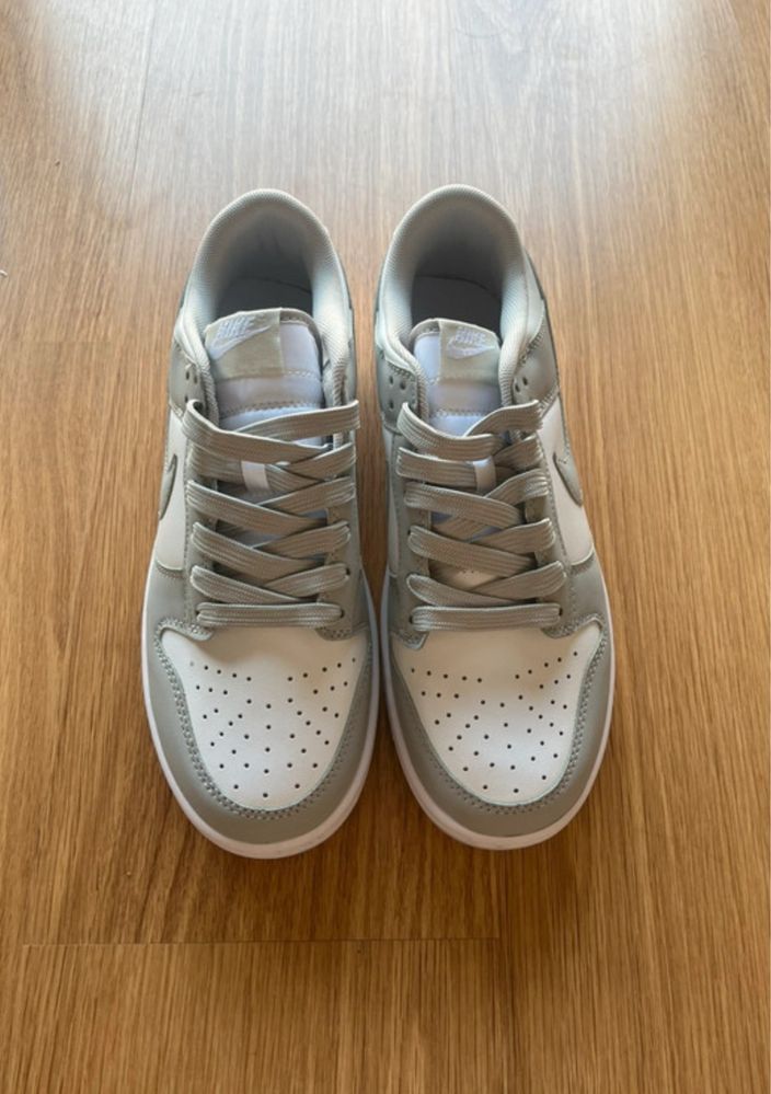Nike dunk cinzento