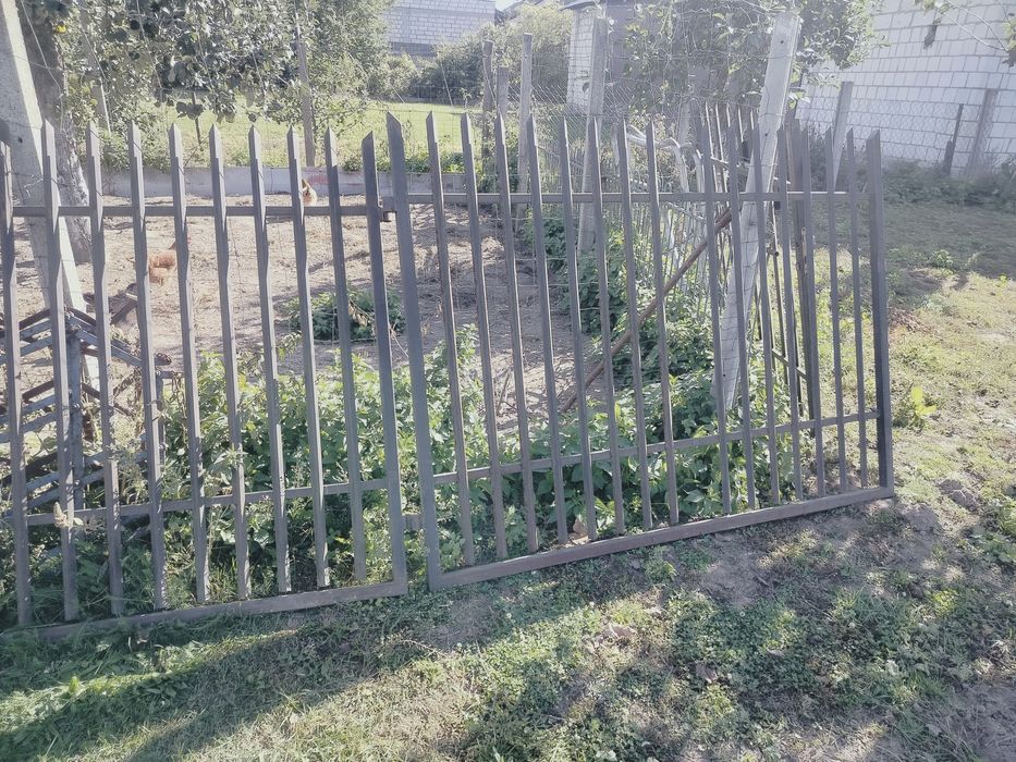 Brama dwuskrzydłowa z furtka.