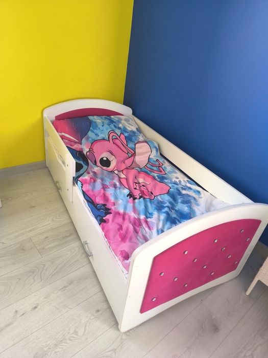 Łóżko dziecięce dla dziewczynki tapicerowane z kryształkami różowe