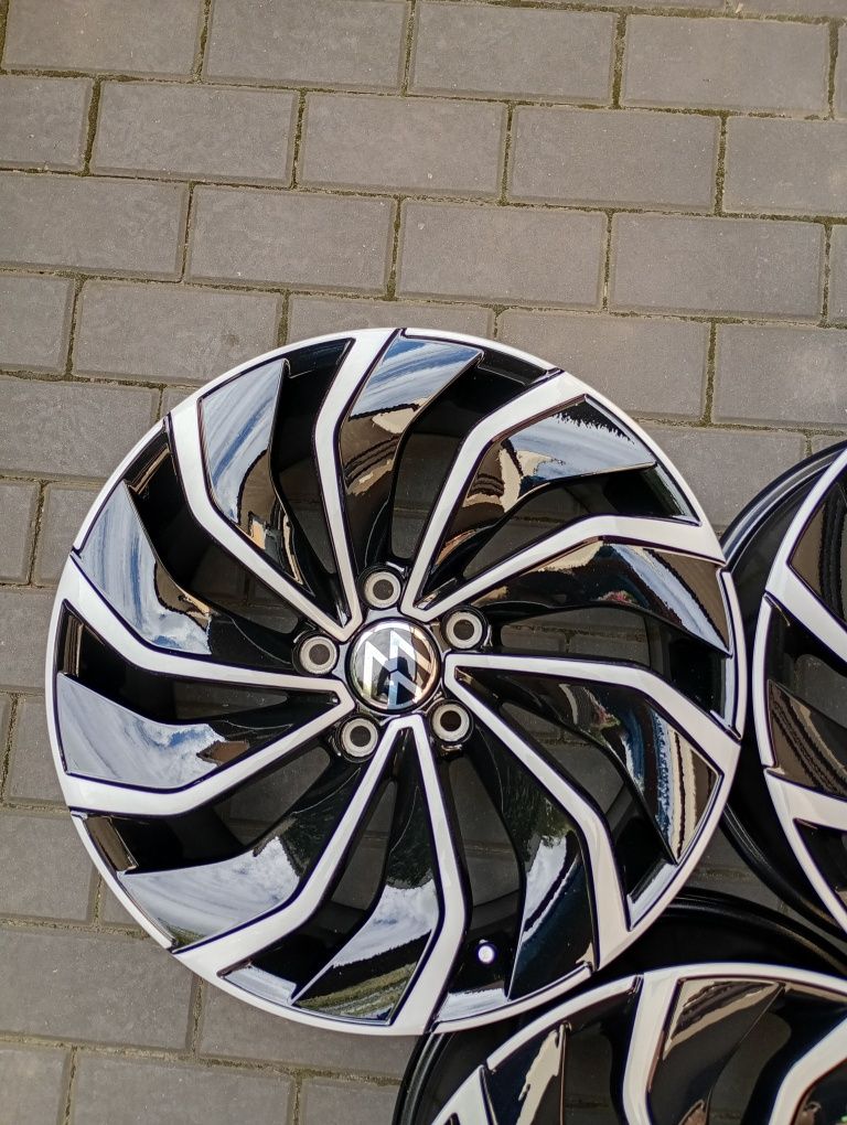 Alufelgi VW Ventura Golf 8 R Line r17 5x112