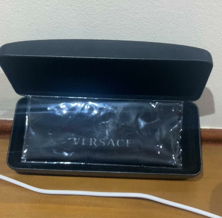 Caixa de oculos da versace