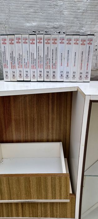 Vendo esta colecção de desenho e pintura.