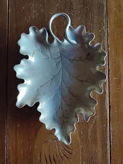 Objeto decorativo em estanho