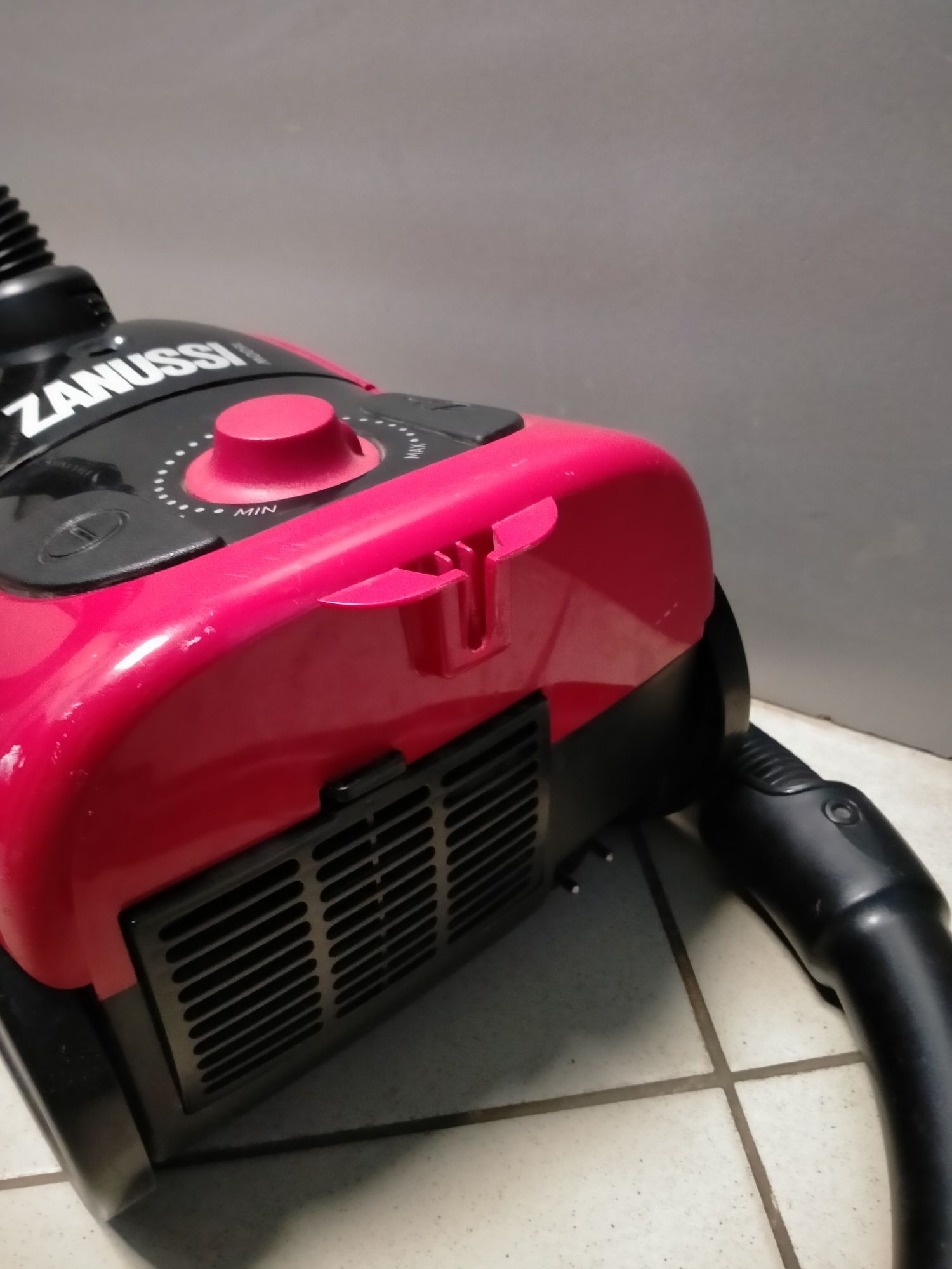 Пылесос Zanussi SL225B