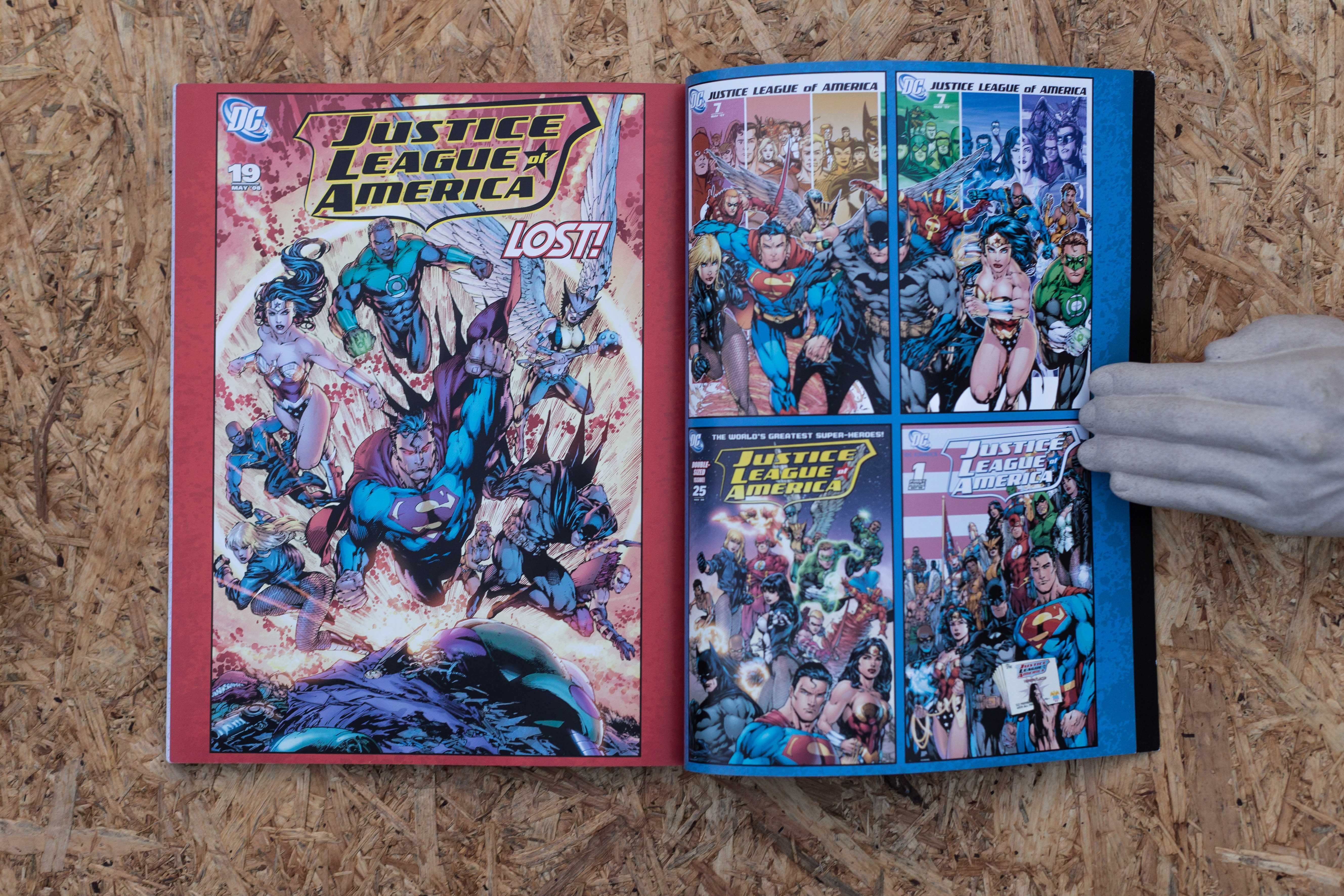 DC Comics Colouring Book kolorowanka superbohaterowie superman batman