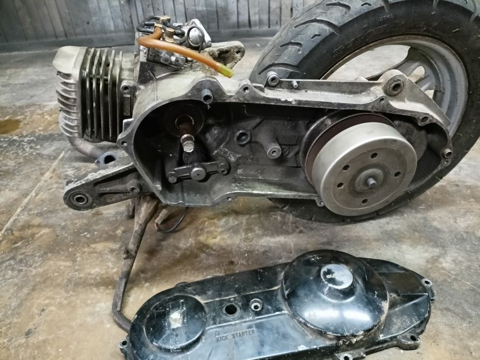 Продам картера,задние колесо,глушитель на Сузуки адрес сепия