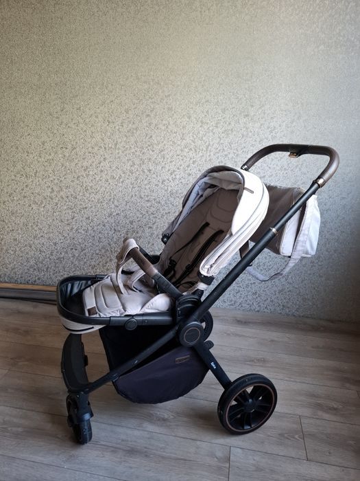 Продам коляску 2 в 1 Carrello Epica