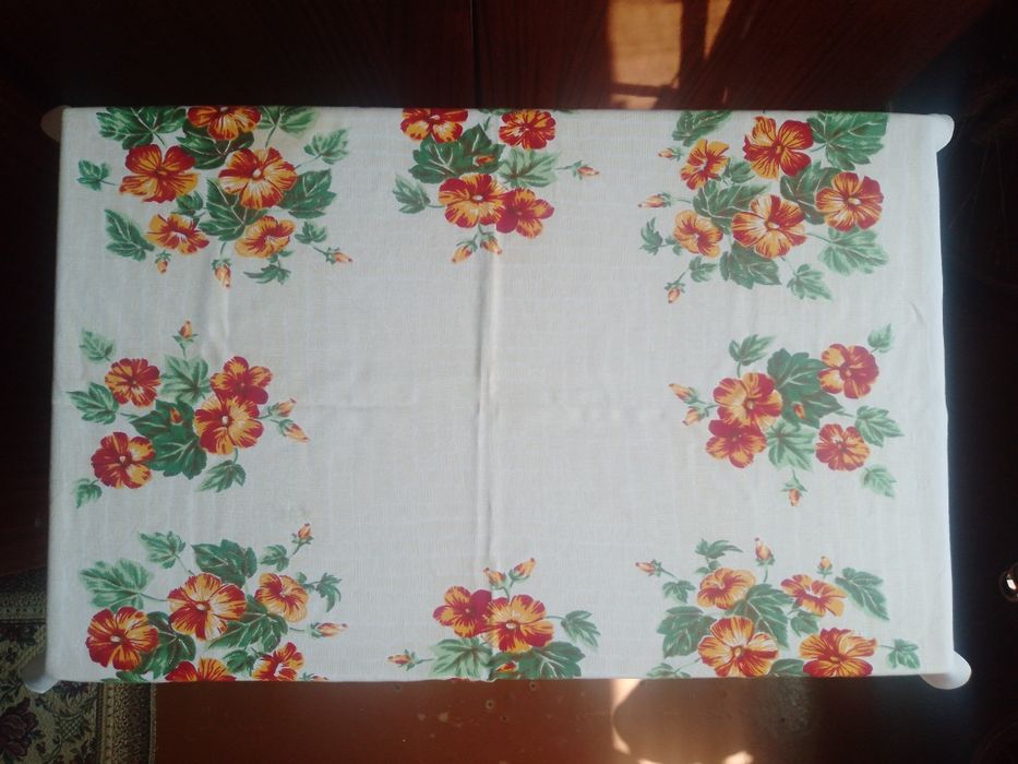 Продається простиня, рушники, тканина та наволочки виробництва СРСР.