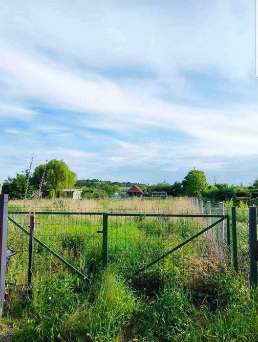 Działka z warunkami zabudowy na dom jednorodzinny lub garaże