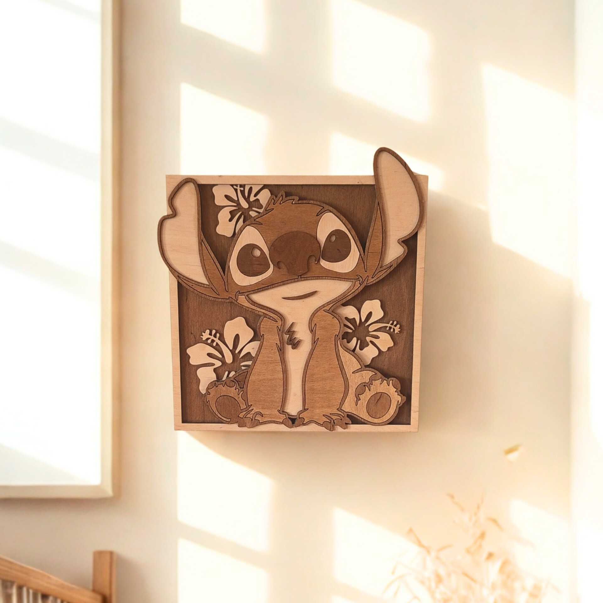 Stitch 3D z drewna 24 cm – Warstwowy obraz handmade