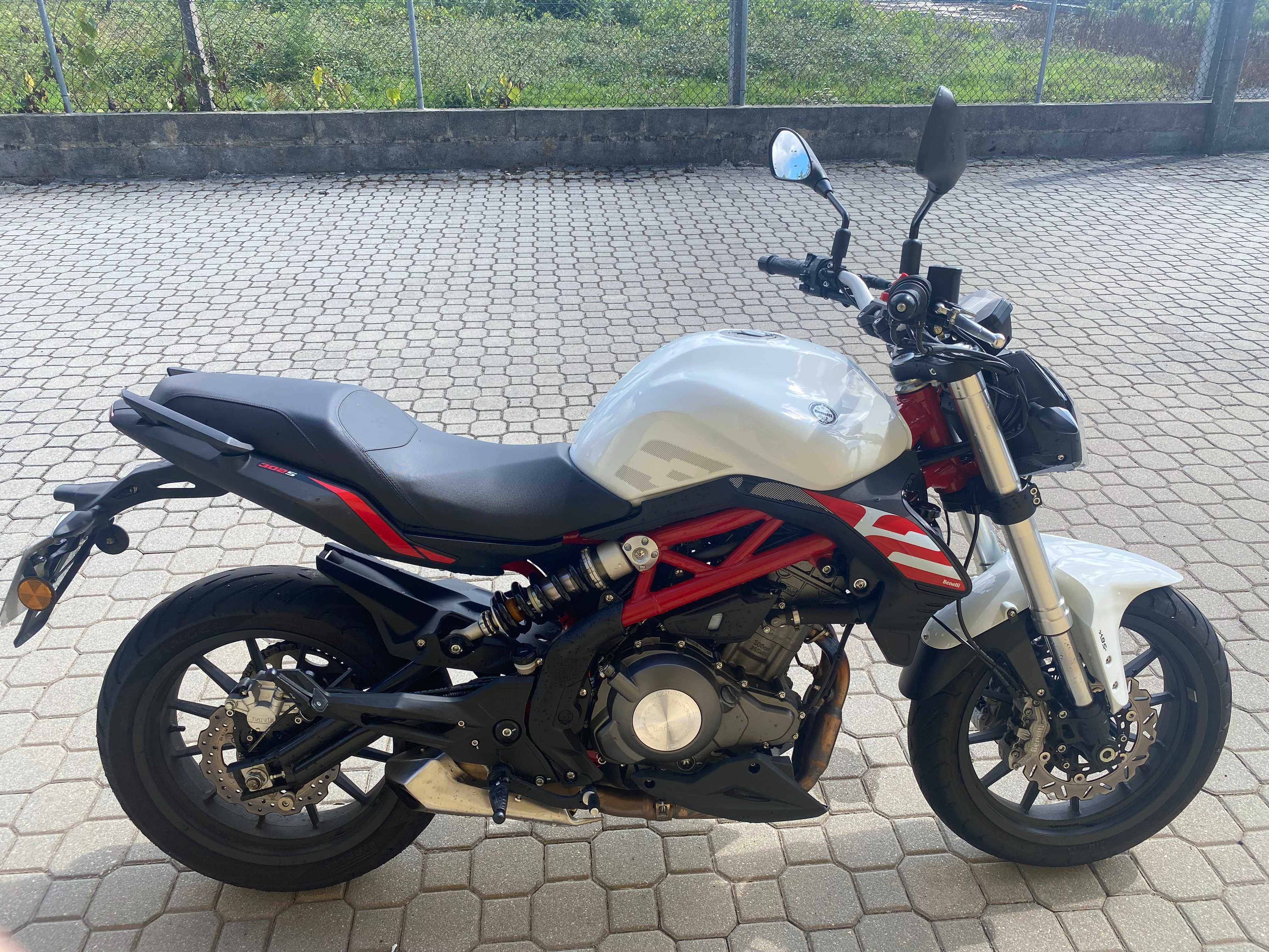 Mota Benelli 302s