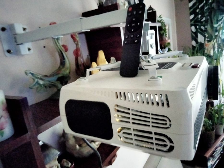 Projektor LED Wzatco C3 , Full HD 1080p  Android  Wi-Fi  Stan idealny