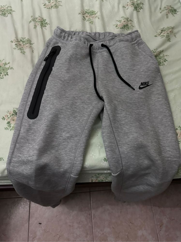 2 casacos da nike e umas calças da nike  BOM PREÇO !! 150€ !