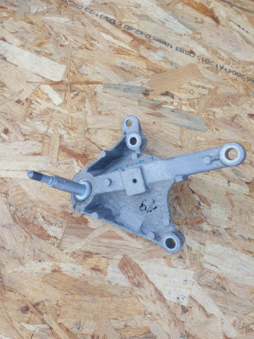 Captur I ClioIV  Łapa mocowanie skrzyni