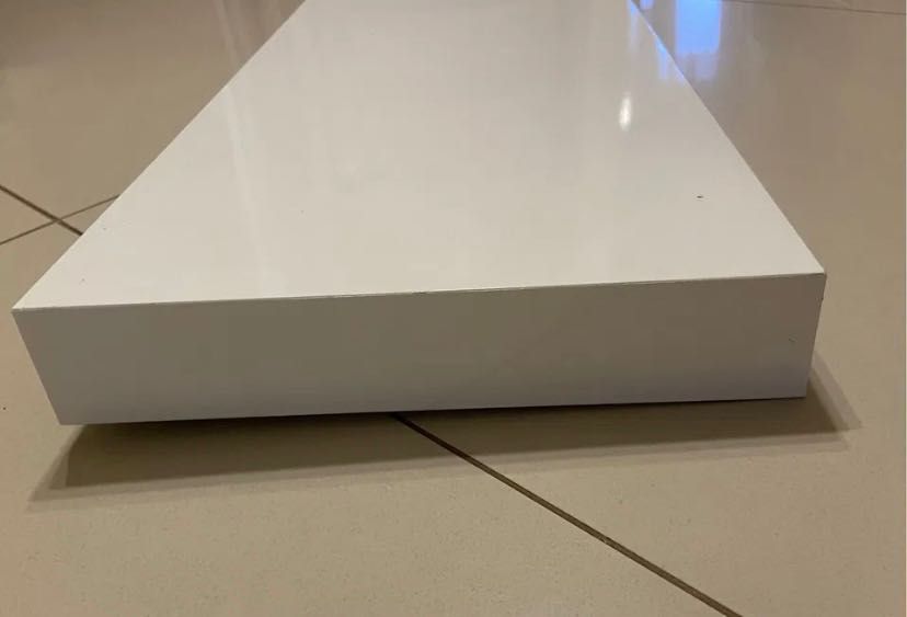Półka Lack Ikea z połyskiem
