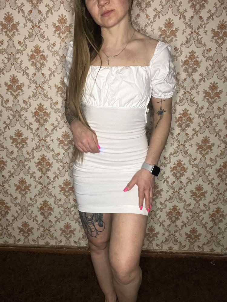 Сукня біла, приталена з відкритою спиною, платье