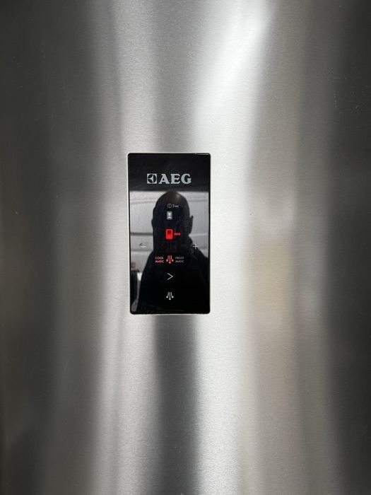 Lodówkę Zamrażarkę firmy AEG S83920CMXF 200cm A++ 350l INOX