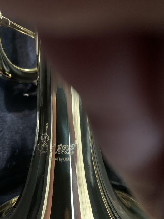 Труба Американська нова, флейта, саксофони та аксесуари, пюпітри.