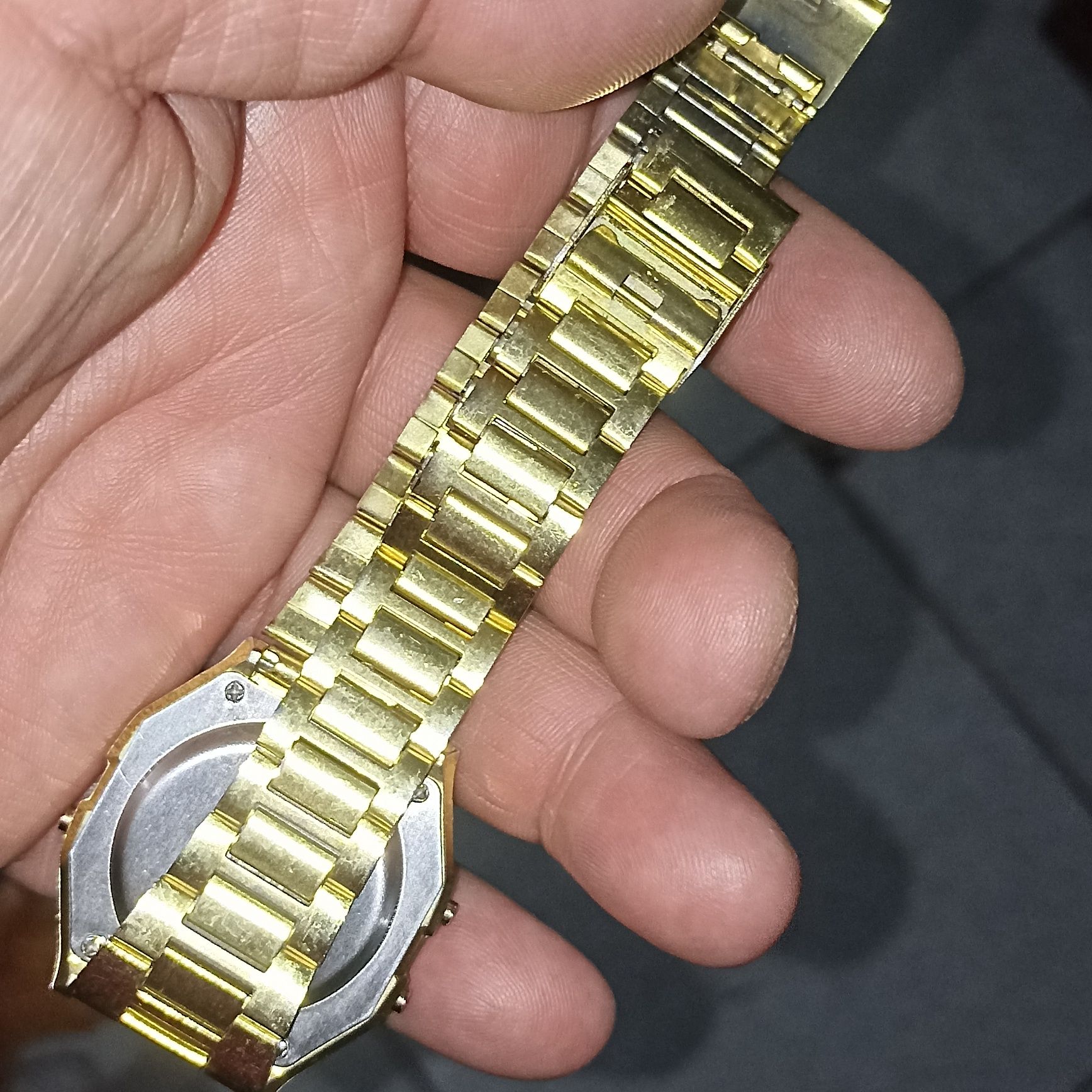 Relógio digital metal dourado a prova de Água
