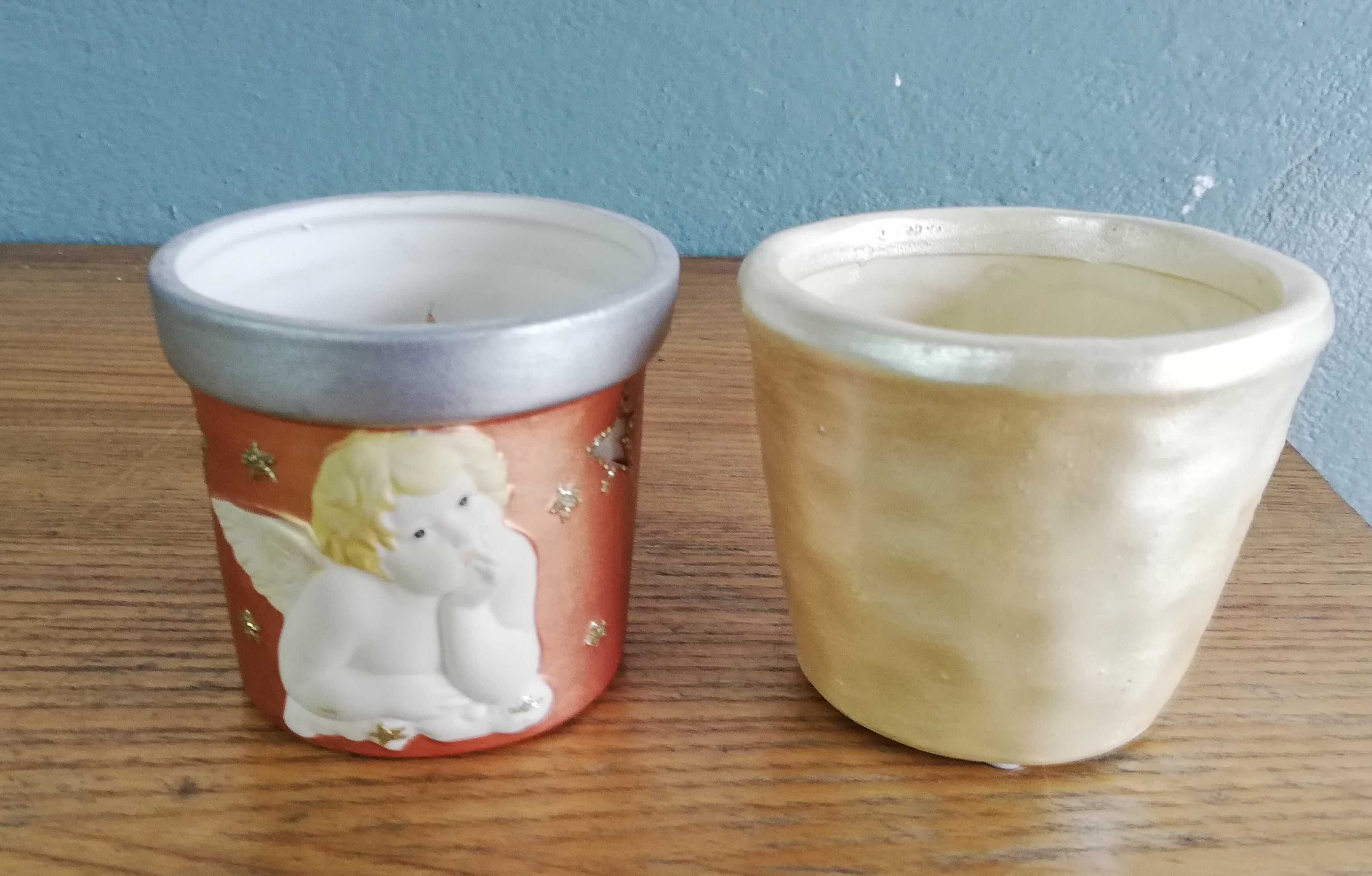 Żółte doniczki ceramiczne na kwiaty