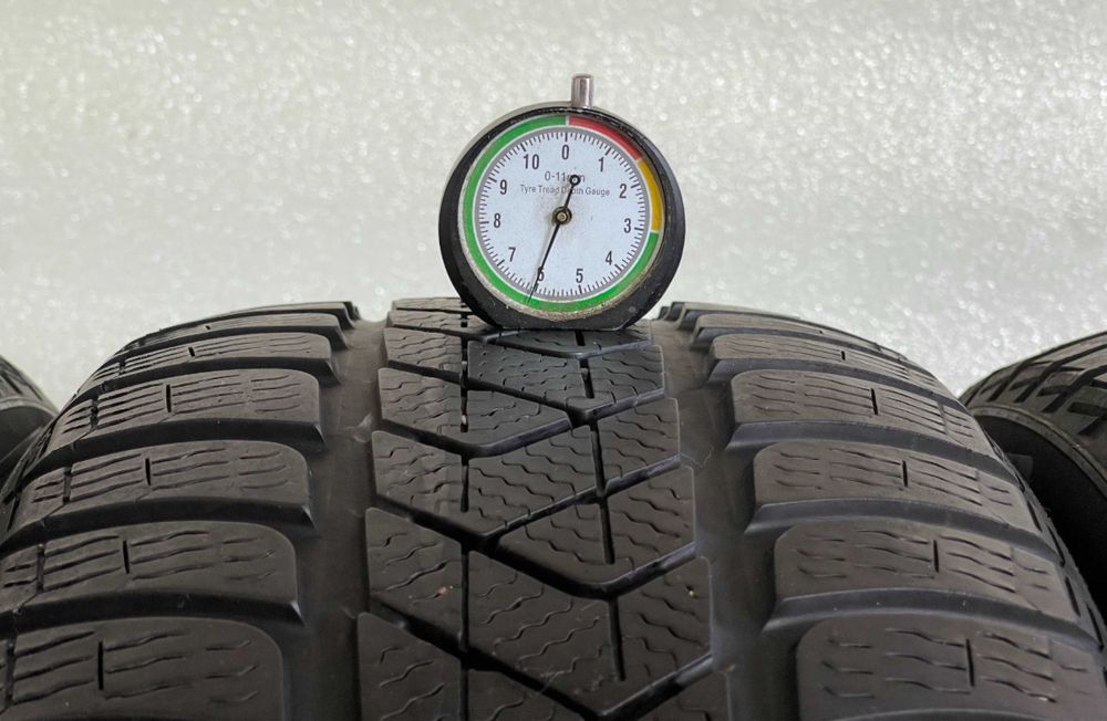 Автошини колеса резина 215/55 R17 Pirelli Sottozero3 зимові 2022 рік