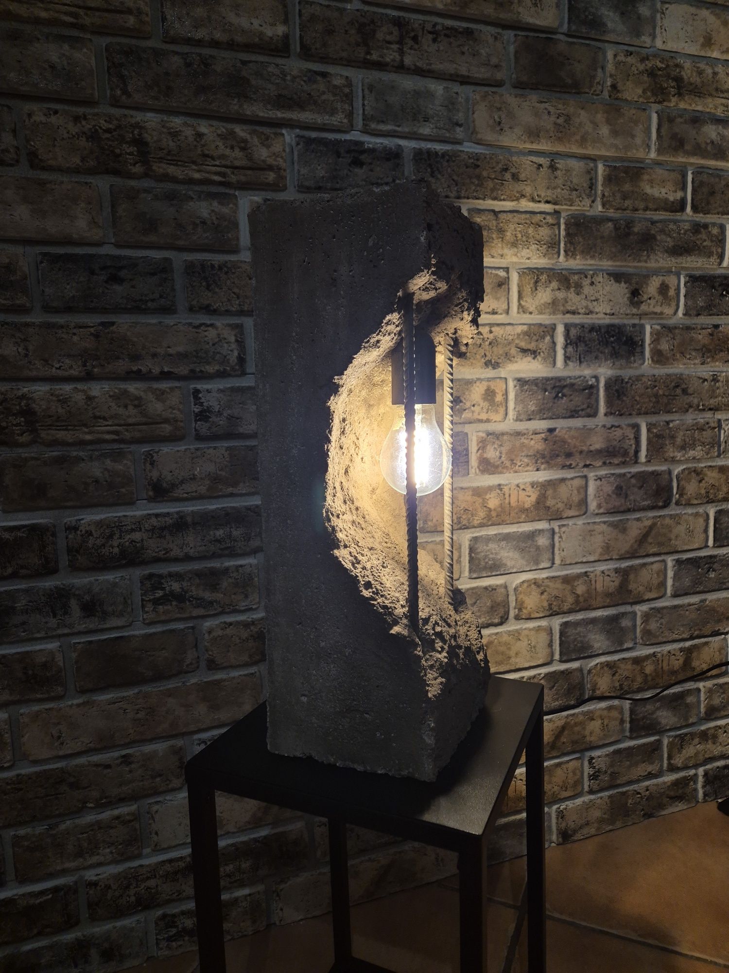 Betonowa lampa, unikat