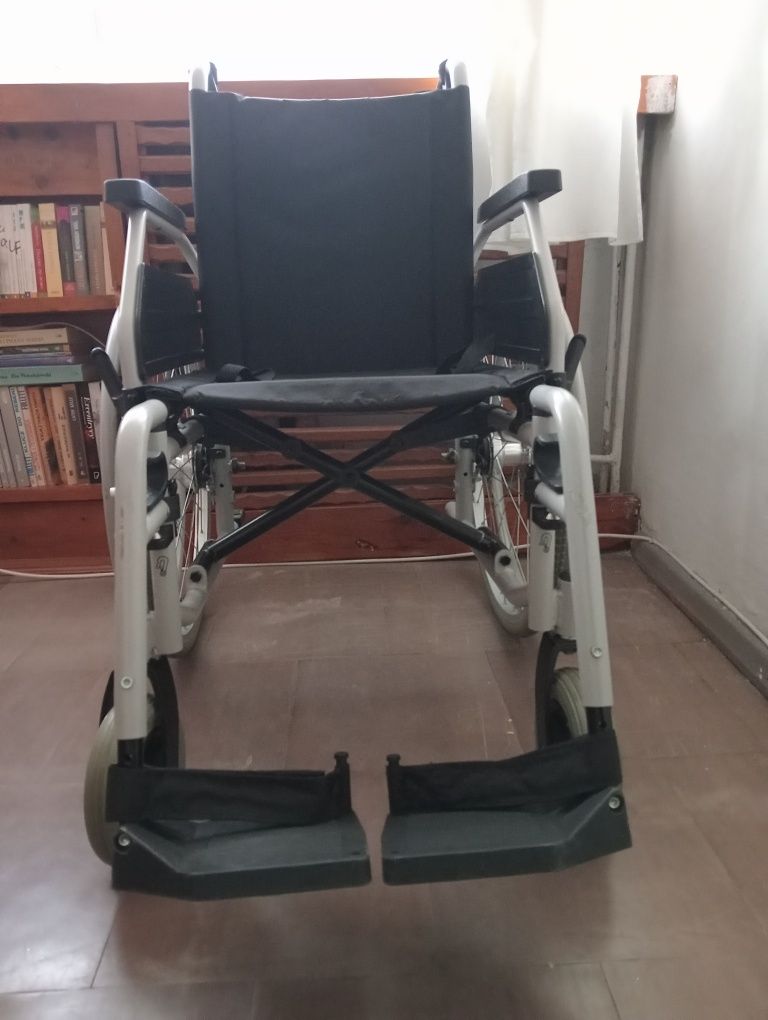 Sprzedam łóżko terapeutyczne, wózek inw., toaletę, stołek pod prysznic