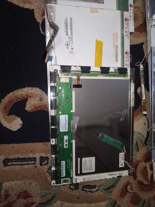 Продаются экраны для ноутбук разных размеров