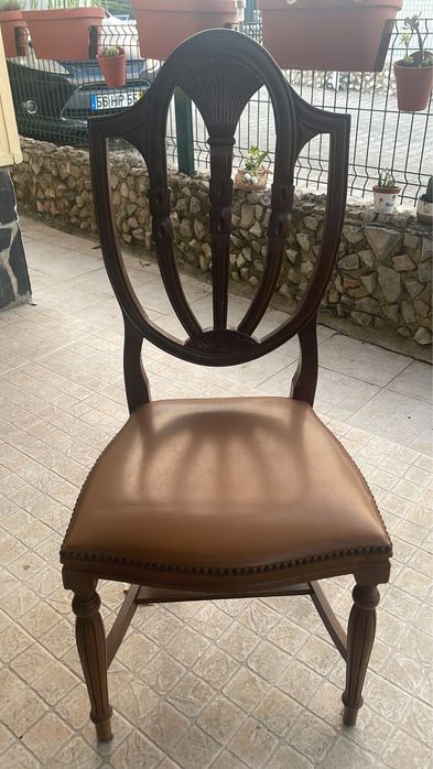 Mesa retratil grande com 8 cadeiras