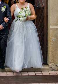 Suknia ślubna brokatowa