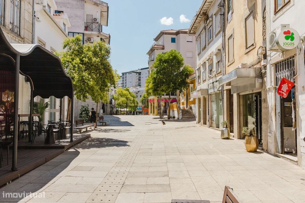 Loja Espaçosa em Bragança - Oportunidade Única
