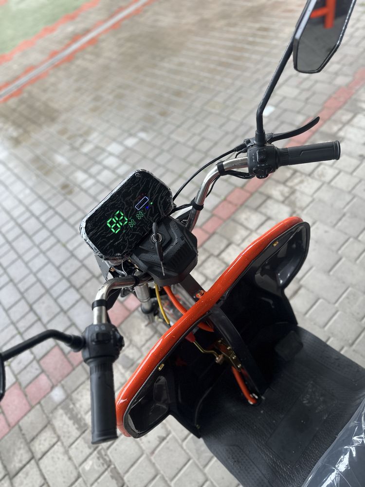 Вантажний електро трицикл муравей Crosser Cargo 12