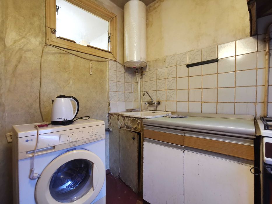 Квартира з трьома кімнатами і підвалом 2 поверх цегляного будинку RD