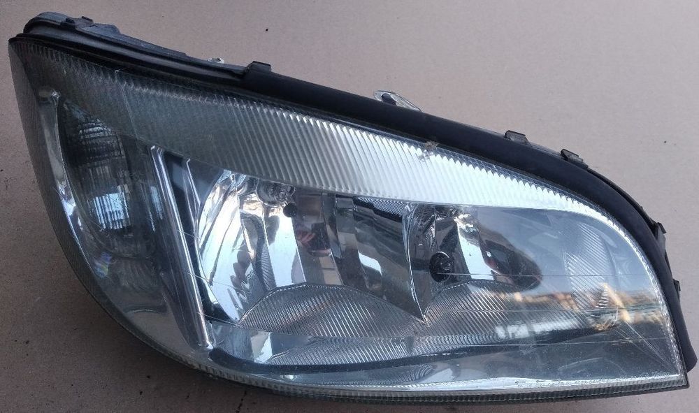 Opel Zafira A 1 I lampa przód przednia prawa