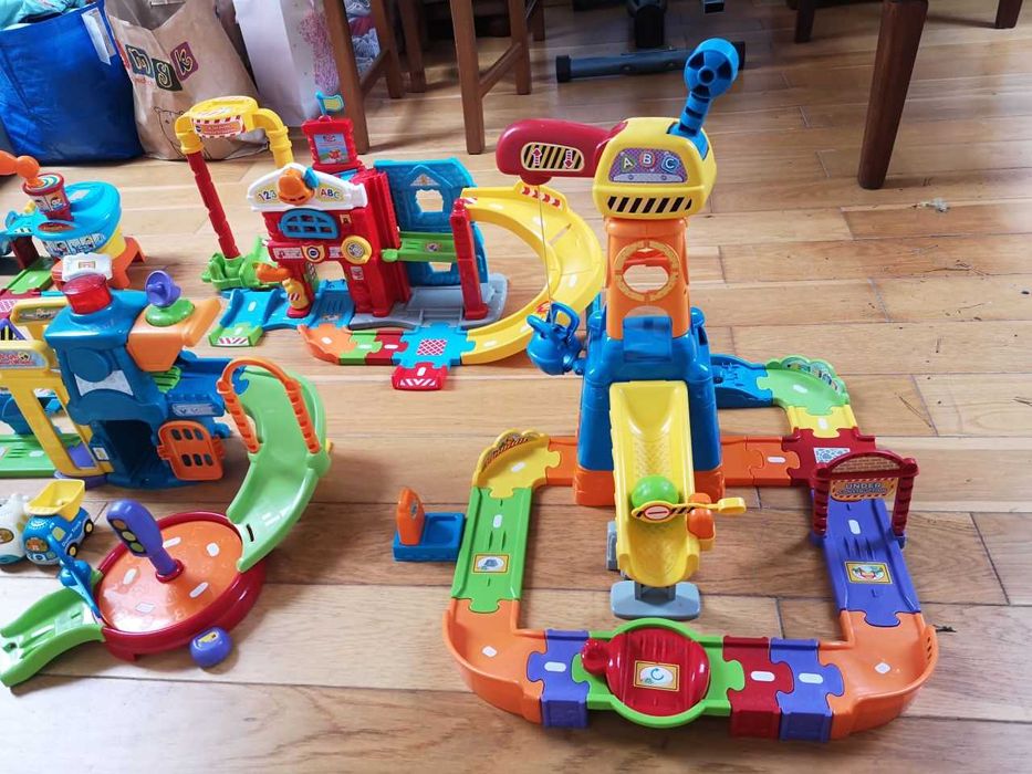 Zestawy Vtech tut tut. Super tor plus autka