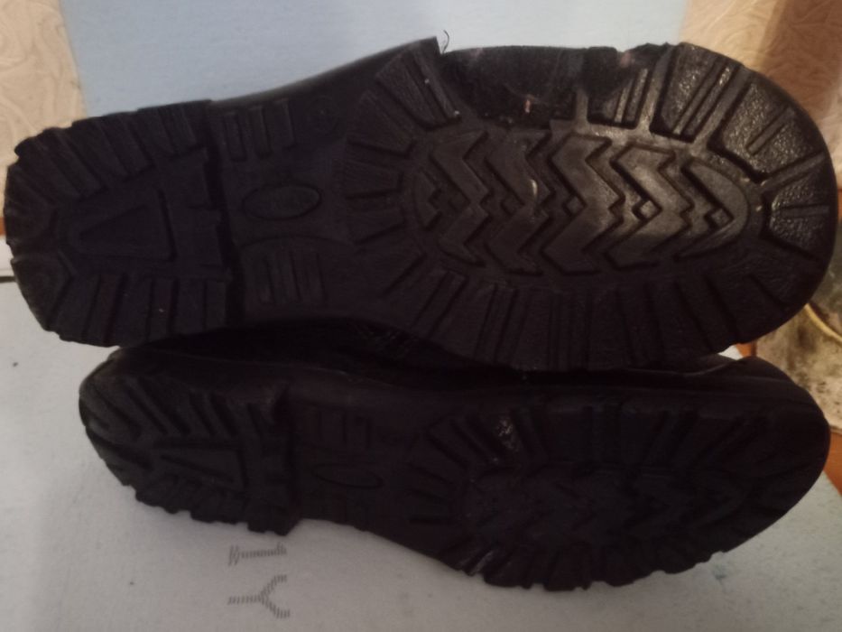 Ботінки робочі пошкоджені
