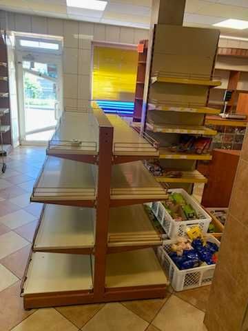 Wyposażenie sklepu regały, półki, gabloty na słodycze , chłodnia