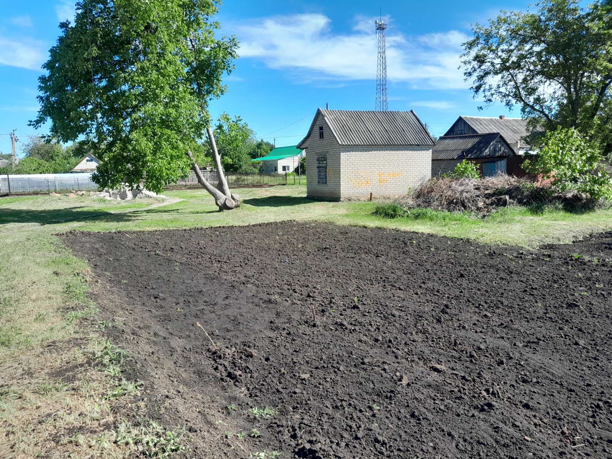 Продам ділянку з постройкой