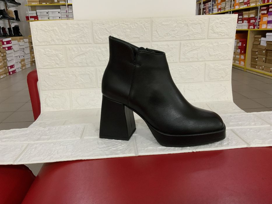 Женские демисезонные осенние ботинки на каблуке