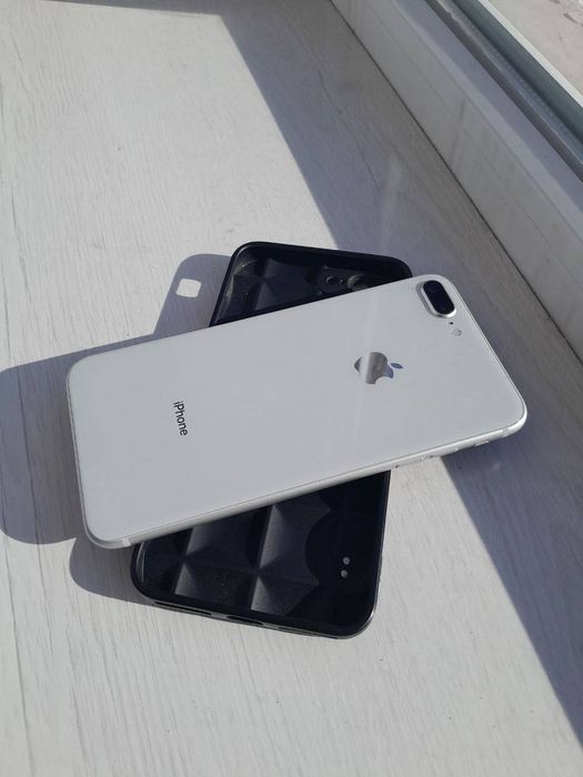 Продам iPhone 8 Plus 64 ГБ