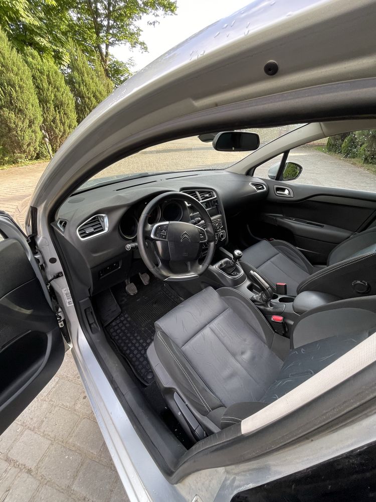 Автомобіль Citroen C4