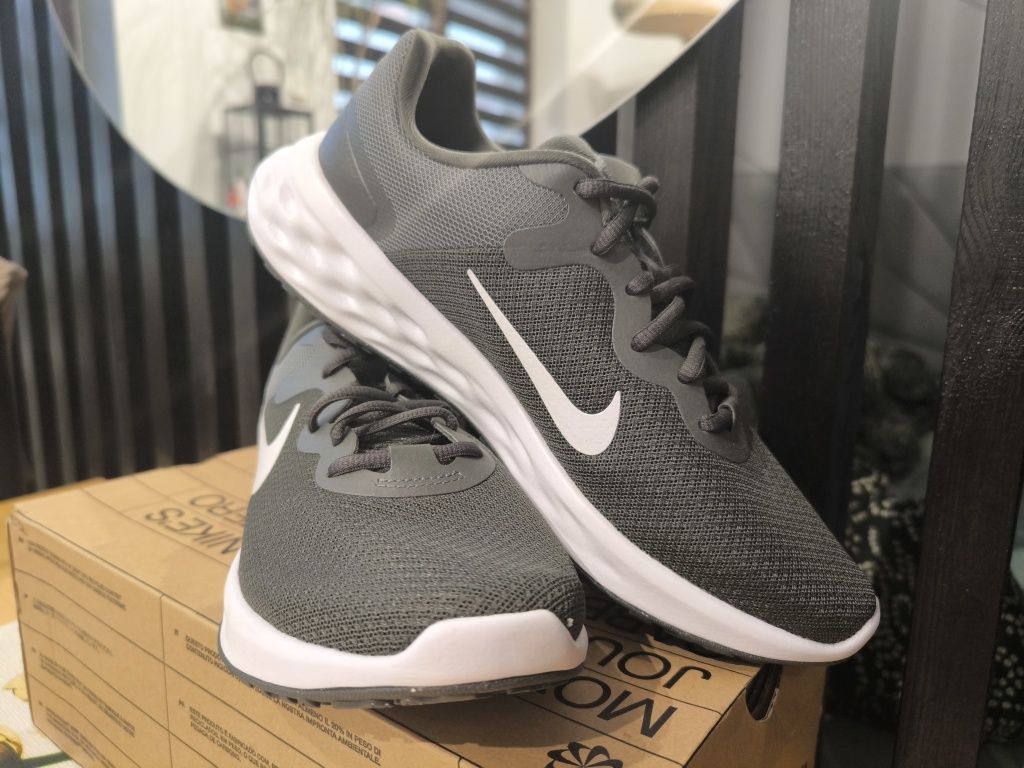 Buty sportowe Nike Rovolution 6NN r. 41 Nowe