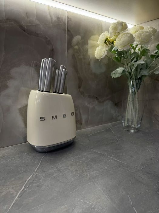 Набір ножів Smeg Бежевий Терміново продам ! В наявності